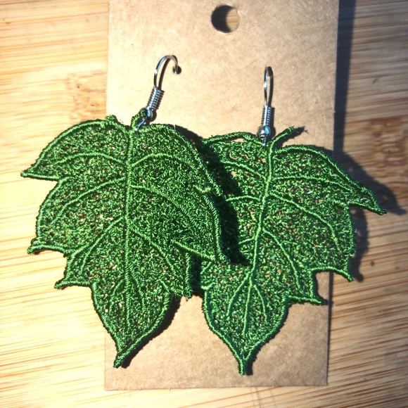 Lace leaf embroidered earrings - Picture 5 of 5